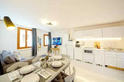 Cucina o angolo cottura di Gondola View Apartment