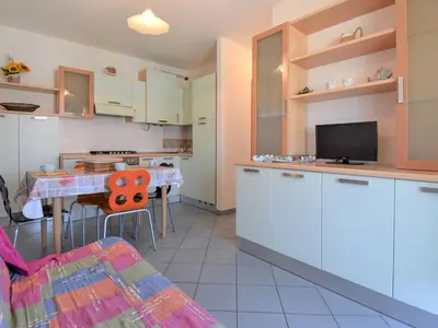 Cucina o angolo cottura di Apartment Solmare-14 by Interhome
