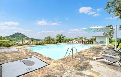 Piscina di 2 Bedroom Gorgeous Home In Vò Euganeo o nelle vicinanze