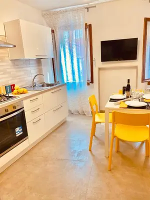 Cucina o angolo cottura di CasaBella Chioggia casa indipendente con corte