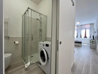 Bagno di Appartamento ai Portici di Via Savonarola