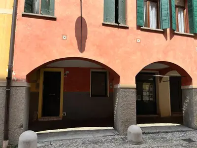 Facciata o entrata di Appartamento ai Portici di Via Savonarola