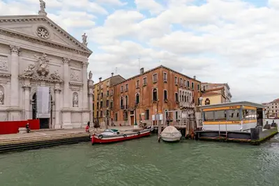 Vista sul fiume nelle vicinanze dell'appartamento