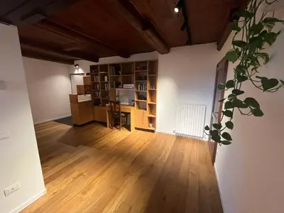 Biblioteca nell'appartamento
