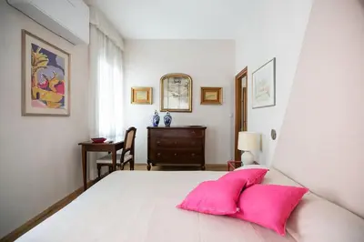 Letto o letti in una camera di Classy spacious apartment close to St.Mark square