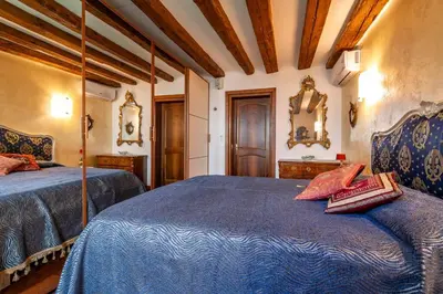 Letto o letti in una camera di Ca' Mandorla 027042loc09523