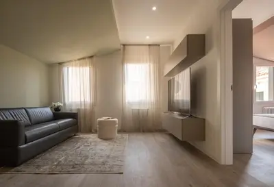 Area soggiorno di Sant'Aponal Cozy Apartment with Balcony R&R
