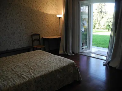 Letto o letti in una camera di Villa Miani camera floreale