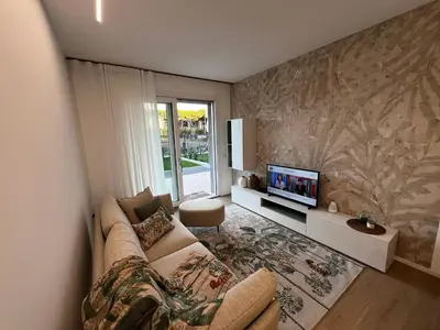 TV o dispositivi per l'intrattenimento presso Piscina Fronte Mare & Giardino Privato - Jl Blue Apartments
