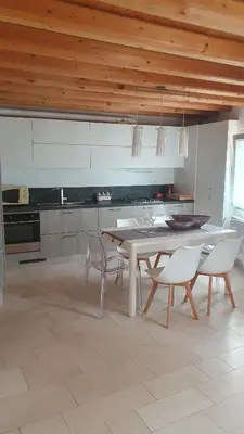 Cucina o angolo cottura di CASA TOFFOLI SOLIGO - locazioni turistiche