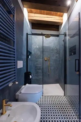 Bagno di Storico alloggio fronte piazza in Borgo Portello