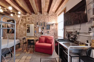 Cucina o angolo cottura di Storico alloggio fronte piazza in Borgo Portello