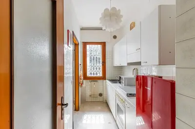 Cucina o angolo cottura di GuestHost - Kris- Mestre Bright Apartment with Parking!