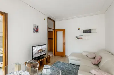 TV o dispositivi per l'intrattenimento presso GuestHost - Kris- Mestre Bright Apartment with Parking!