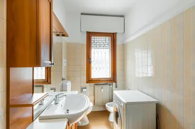 Bagno di GuestHost - Kris- Mestre Bright Apartment with Parking!