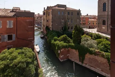 Vista sul fiume nelle vicinanze dell'appartamento