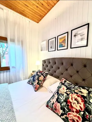 Letto o letti in una camera di Casa degli Albicocchi - near Venice - whole house with garden and free Prkg