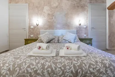 Letto o letti in una camera di Con giardino privato, in centro, vicino stazione