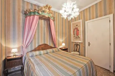 Letto o letti in una camera di Palazzetto San Lio, Rialto