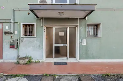 Facciata o entrata di GuestHost - Zagar House-Venice Airport Close-by Apt W Parking