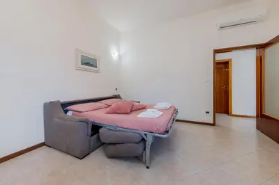 Area soggiorno di Gate2-MarcoPoloAirport-2 camere da letto-Wifi-Netflix-15' da Venezia