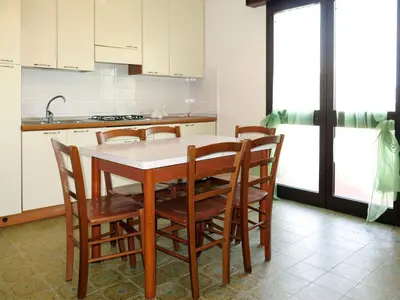 Cucina o angolo cottura di Apartment Casa Jolanda-9 by Interhome