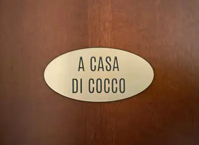 Certificato, attestato, insegna o altro documento esposto da A casa di cocco