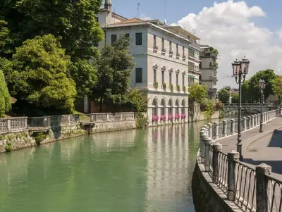 Vista sul fiume nelle vicinanze dell'appartamento