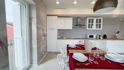 Cucina o angolo cottura di Fairmont Seafront Flamingo Suite by Ca-Sa Check