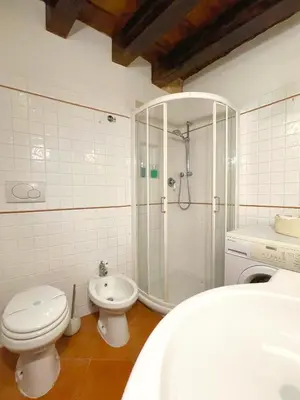 Bagno di Casa Alleria Venezia Cozy Apartment by Rialto Bridge