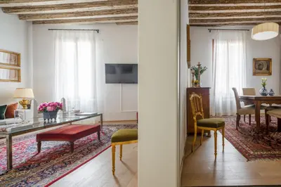 TV o dispositivi per l'intrattenimento presso Miracoli Apartment with View on the Canal R&R