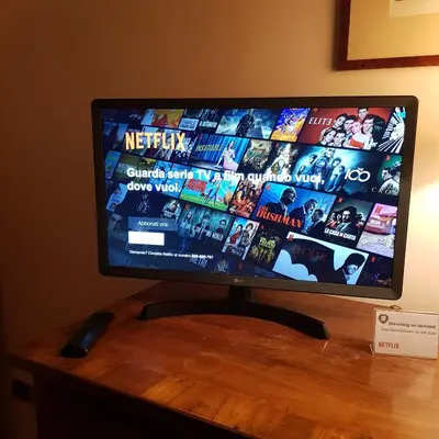 TV o dispositivi per l'intrattenimento presso Elegant Apartment with Lift in 17th-Century Palace, Walk to St Marks Square