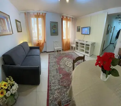 Area soggiorno di Venice Superior New Appartment view canal