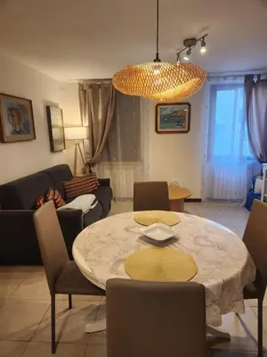 Area soggiorno di Venice Superior New Appartment view canal