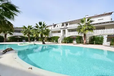 Piscina di Baia Blu Apartments o nelle vicinanze