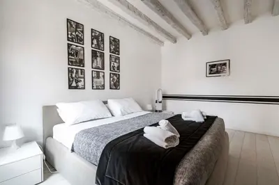 Letto o letti in una camera di Black and White