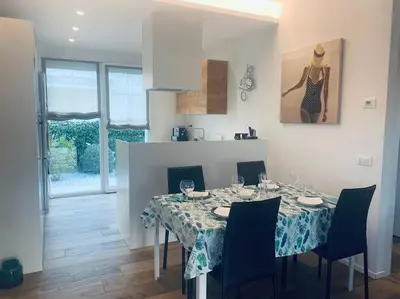 Planimetria di Casa al mare, moderna con piscina e giardino!