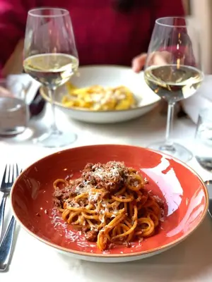 Cibo presso la locanda o nelle vicinanze