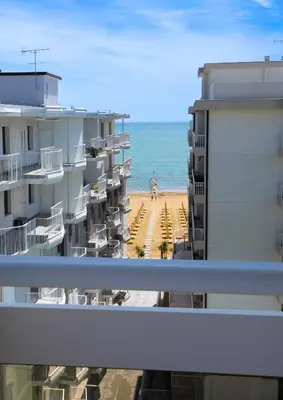 Vista generica sul mare o vista sul mare dall'interno dell'hotel