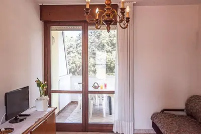 TV o dispositivi per l'intrattenimento presso Seaside serenity flat with outdoor pool