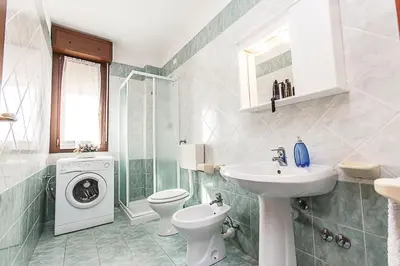 Bagno di Seaside serenity flat with outdoor pool