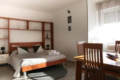 Letto o letti in una camera di Tia House - Bright Studio with Private Parking!