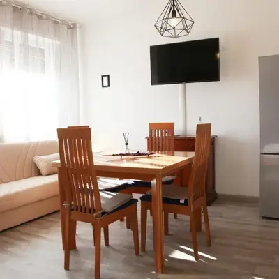 Tia House - Bright Studio with Private Parking!