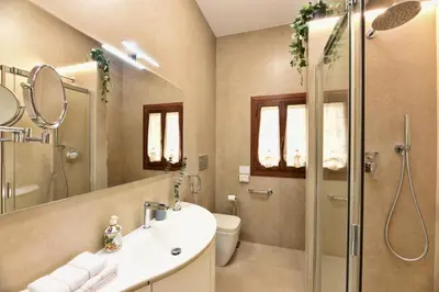 Bagno di Soderini Splendor: First Floor Palazzo Charm at Castello Square