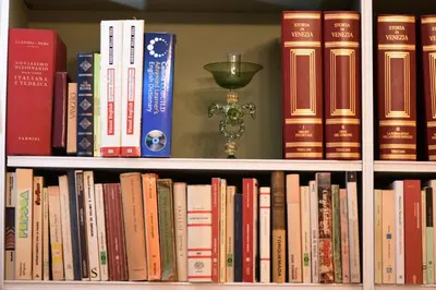 Biblioteca nell'appartamento