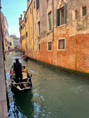 Ospiti di Lovely flat with canal view near Rialto Bridge