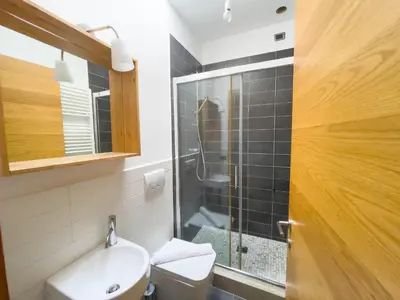 Bagno di Spazioso Apt vicino Stazione - Posto Auto