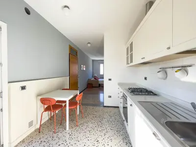 Cucina o angolo cottura di Spazioso Apt vicino Stazione - Posto Auto