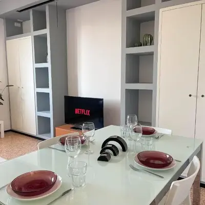 Spazioso Apt vicino Stazione - Posto Auto