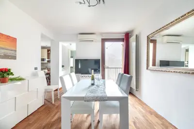 TV o dispositivi per l'intrattenimento presso Venice Lovely Apatment for 7 person - AC -Wifi
